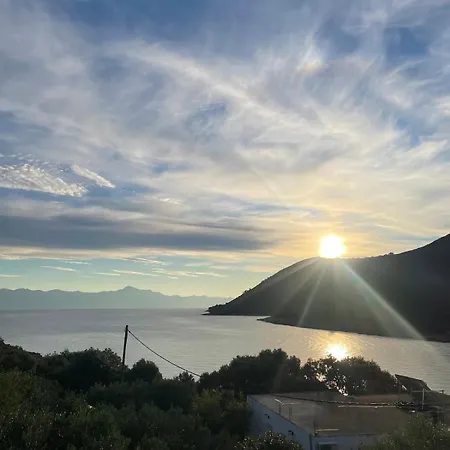 Hvar-zarace Ina 2 Сasa de vacaciones