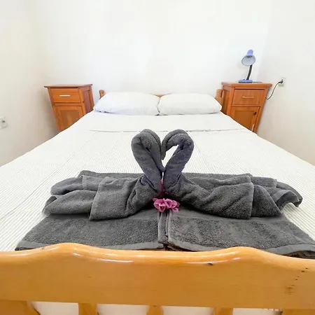 Hvar-zarace Ina 2 Nyaraló Gdinj