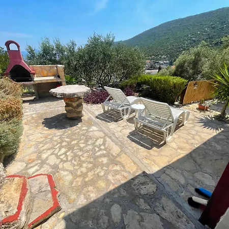 Hvar-zarace Ina 2 Сasa de vacaciones *