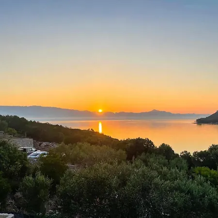Hvar-zarace Ina 2 * Gdinj