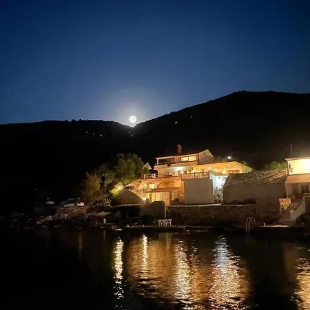 Сasa de vacaciones Hvar-zarace Ina 2 *